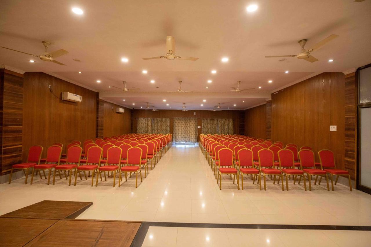 Gp Hotels And Resorts Nashik Buitenkant foto
